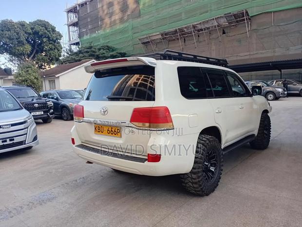 Toyota Land Cruiser 2007 White