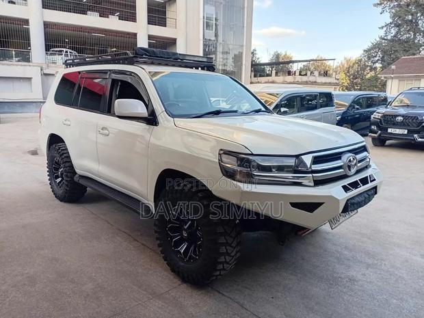 Toyota Land Cruiser 2007 White