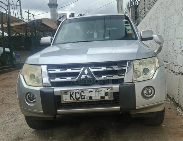 Mitsubishi Pajero 2009 Silver