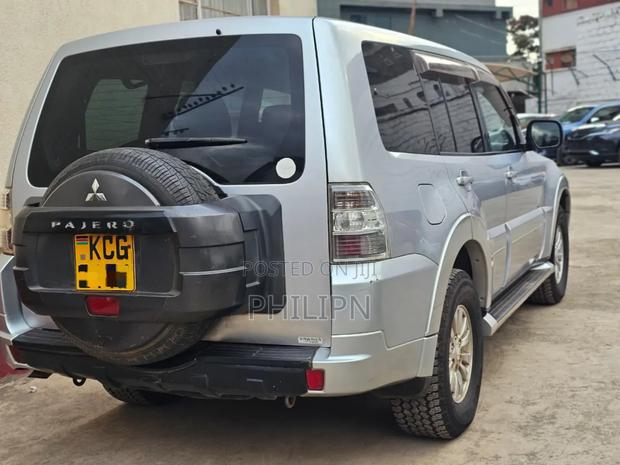 Mitsubishi Pajero 2009 Silver