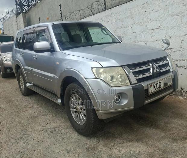 Mitsubishi Pajero 2009 Silver