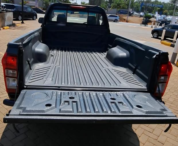 Isuzu D-MAX 2021 Gray