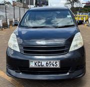 Toyota ISIS 2010 Black for sale