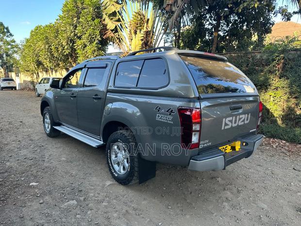 Isuzu D-MAX 2022 Gray