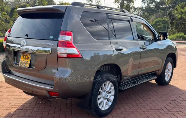 Toyota Land Cruiser Prado 2015 Gray