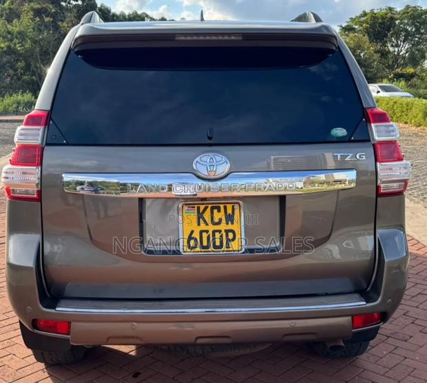 Toyota Land Cruiser Prado 2015 Gray
