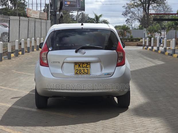 Nissan Note 2012 Silver