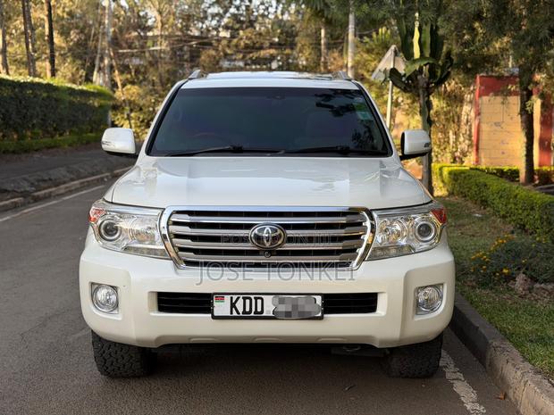 Toyota Land Cruiser 4.6 V8 ZX 2014 White