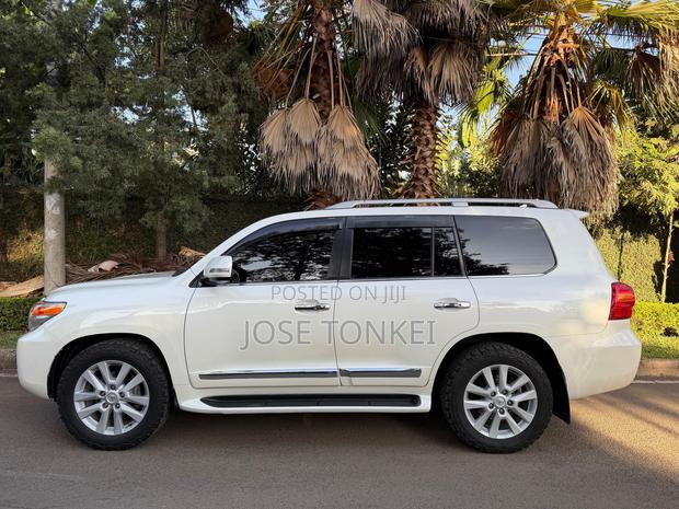 Toyota Land Cruiser 4.6 V8 ZX 2014 White