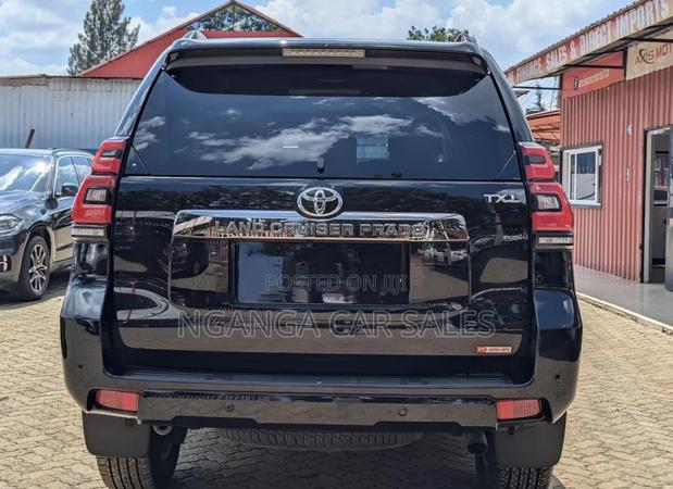 Toyota Land Cruiser Prado 2017 Black