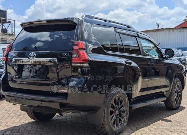 Toyota Land Cruiser Prado 2017 Black