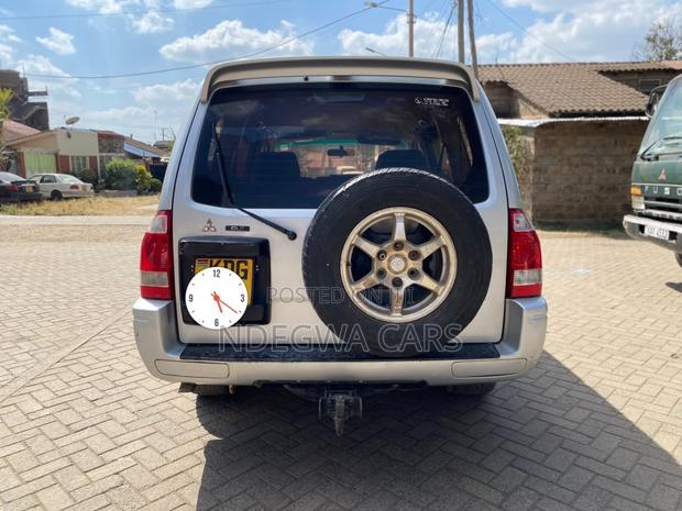 Mitsubishi Pajero 2005 Silver
