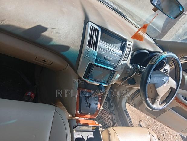Toyota Harrier 2010 Gold