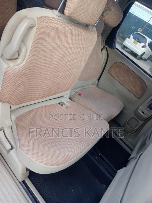 Toyota Sienta 2012