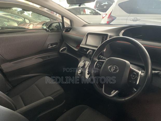 Toyota Sienta 1.5 Hybrid FWD 2019 Beige