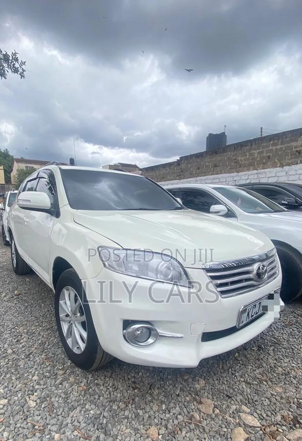 Toyota Vanguard 2009 White