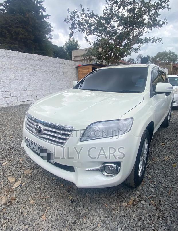 Toyota Vanguard 2009 White