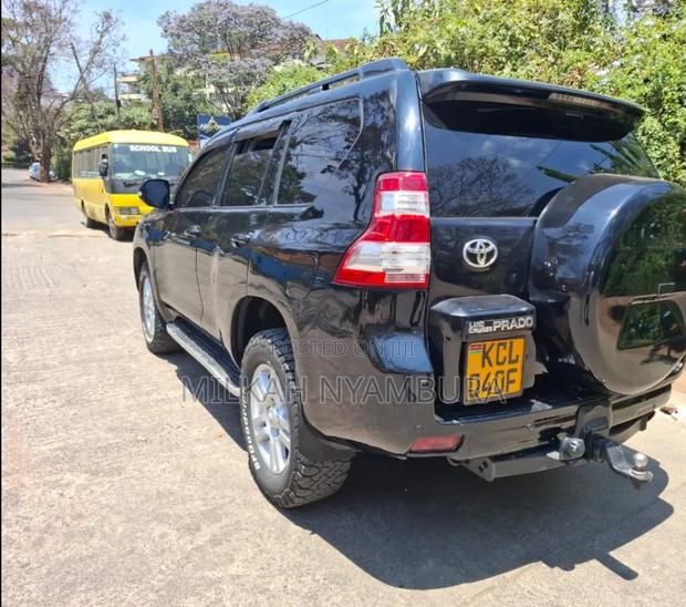 Toyota Land Cruiser Prado 2011 Black