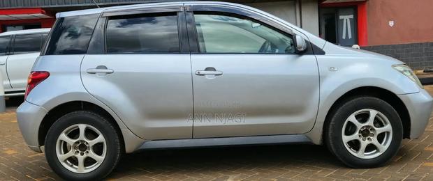 Toyota IST 2005 Silver