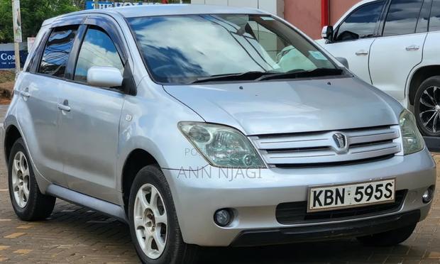 Toyota IST 2005 Silver