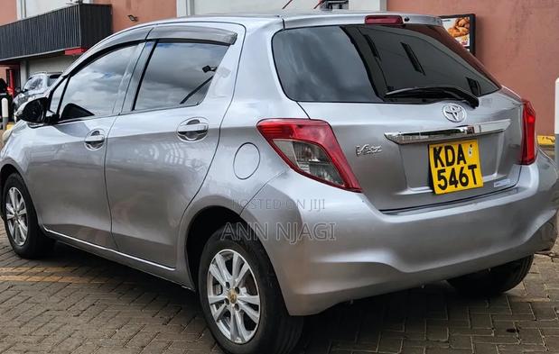 Toyota Vitz 2013 Silver