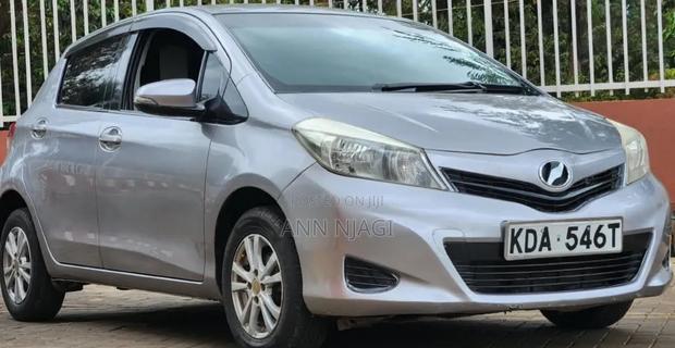 Toyota Vitz 2013 Silver