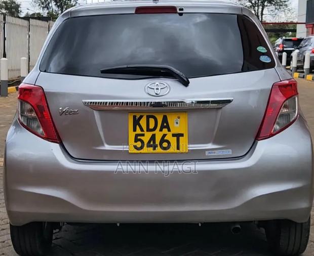Toyota Vitz 2013 Silver