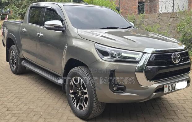 Toyota Hilux 2025 Gold