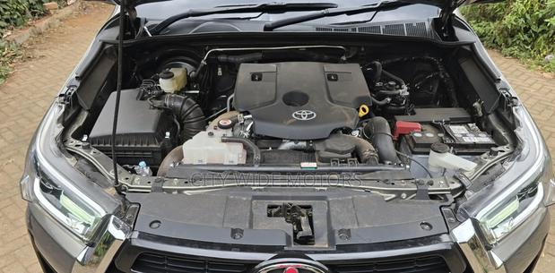 Toyota Hilux 2025 Gold