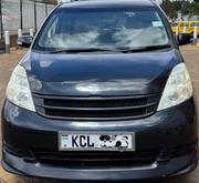 Toyota ISIS 2010 Black for sale