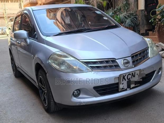Nissan Tiida 2010 Gray