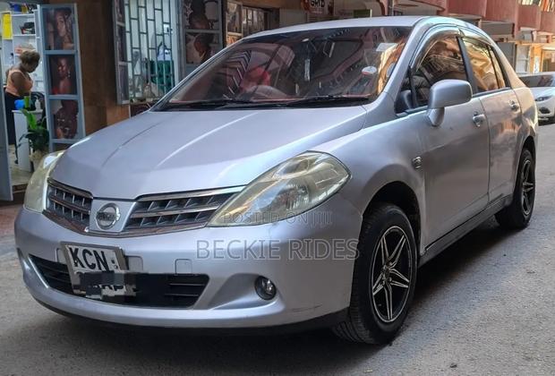 Nissan Tiida 2010 Gray