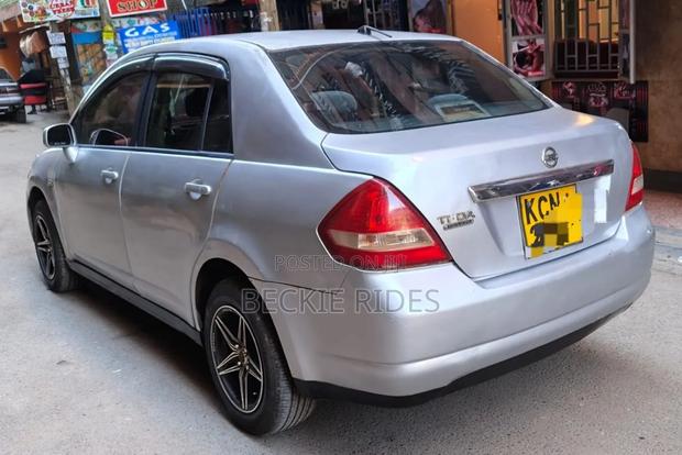 Nissan Tiida 2010 Gray