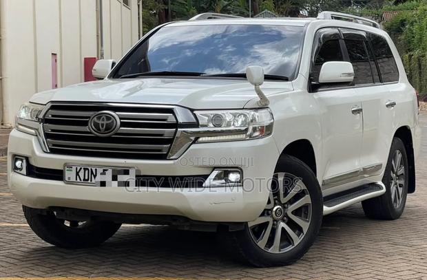 Toyota Land Cruiser 4.6 V8 ZX 2016 Pearl