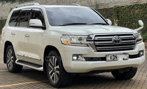 Toyota Land Cruiser 4.6 V8 ZX 2016 Pearl