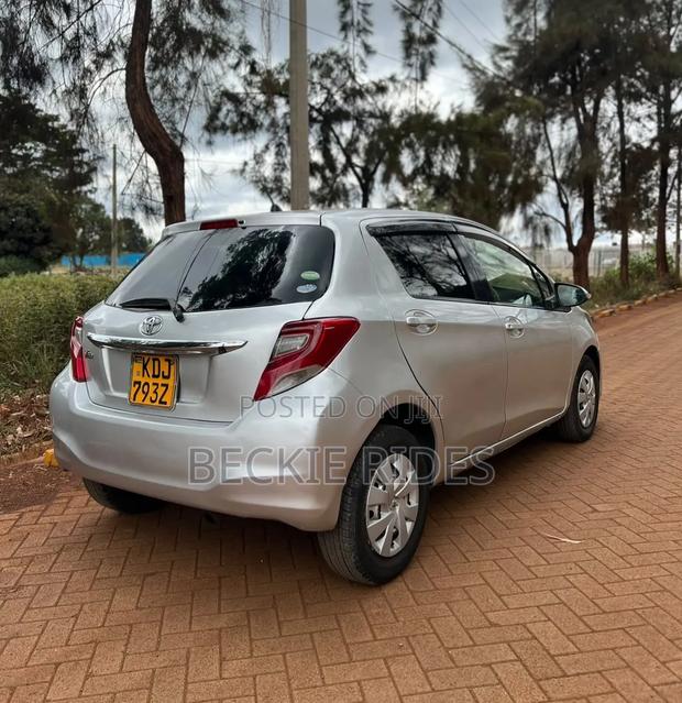 Toyota Vitz 2015 Silver