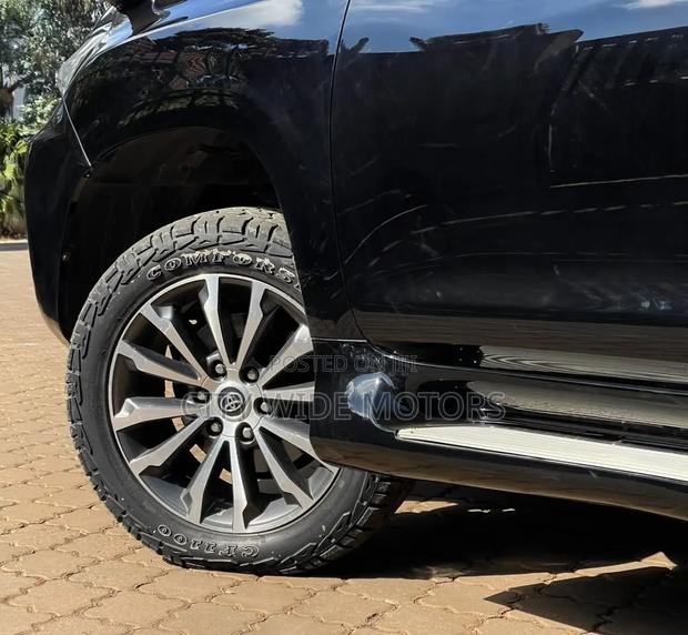 Toyota Land Cruiser Prado 2.8 2017 Black