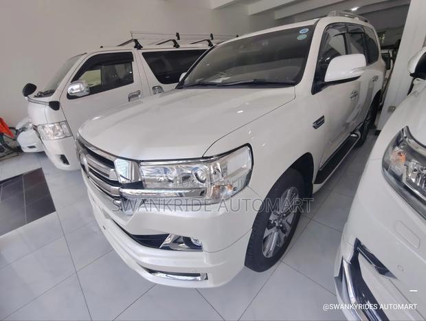 Toyota Land Cruiser 4.6 V8 ZX 2020 White