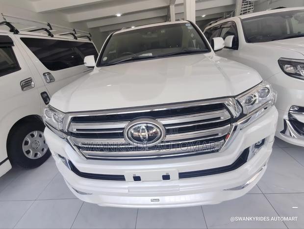 Toyota Land Cruiser 4.6 V8 ZX 2020 White
