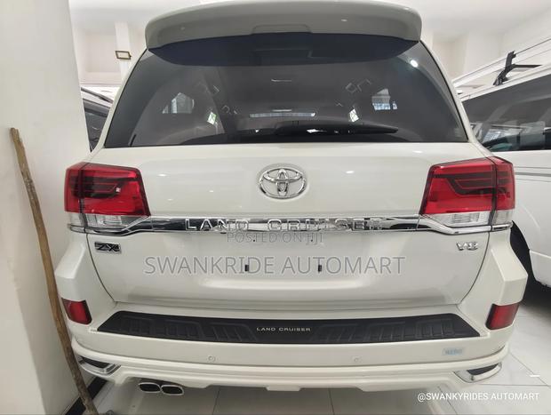 Toyota Land Cruiser 4.6 V8 ZX 2020 White