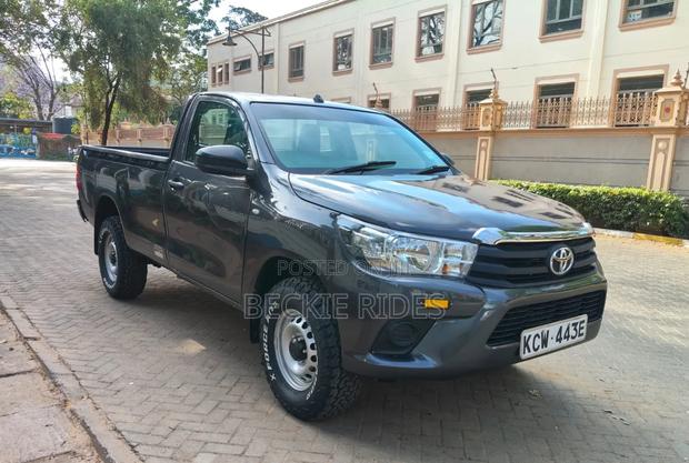 Toyota Hilux 2019 Gray