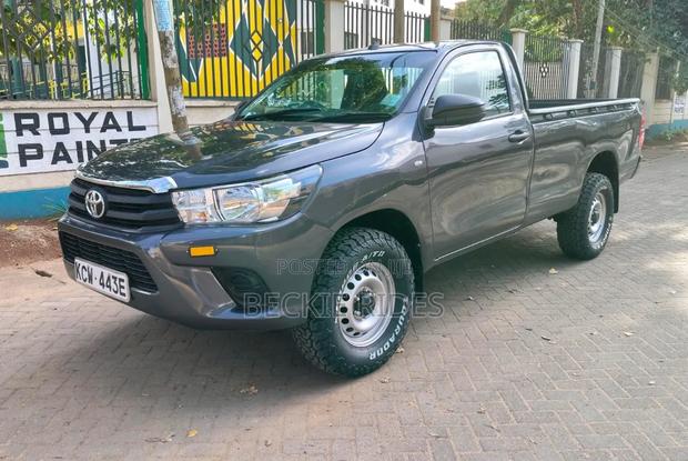 Toyota Hilux 2019 Gray