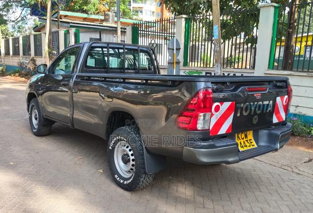 Toyota Hilux 2019 Gray