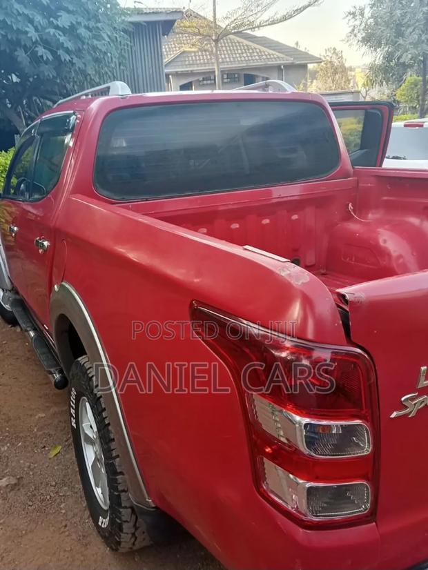 Mitsubishi L200 2015 Red