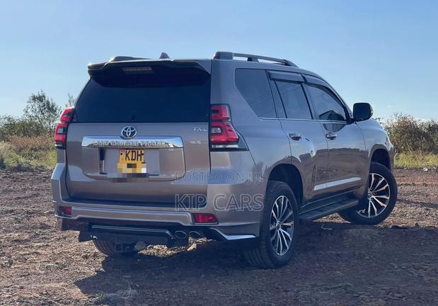 Toyota Land Cruiser Prado 2.8 2017 Gray