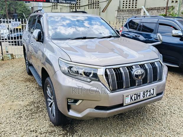 Toyota Land Cruiser Prado 2.8 2017 Gray