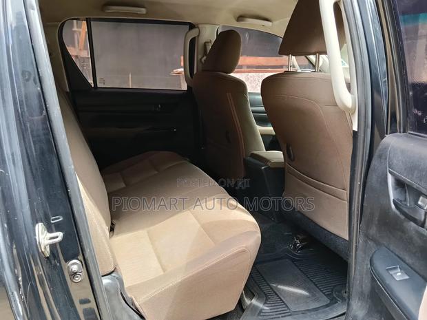 Toyota Hilux 2017 Black