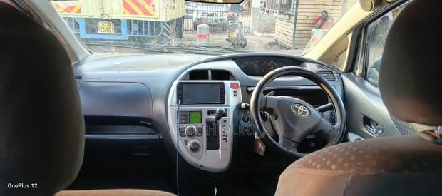 Toyota Ractis 2007 Silver