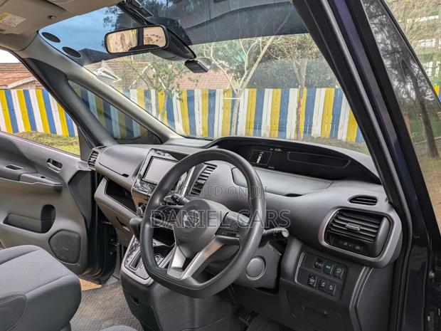 Nissan Serena 2017 Blue