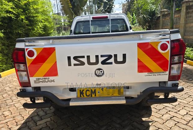 Isuzu D-MAX 2017 White